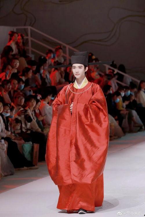 吃瓜汉服女,探寻汉服文化的时尚魅力