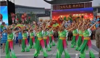 礼堂跳舞吃瓜图片,共舞光影，共享瓜果盛宴